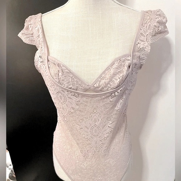 VICTORIA SECRET LACE CAP SLEEVE BODYSUIT WITH MESH BACK LAVENDER SIZE M - Picture 9 of 16